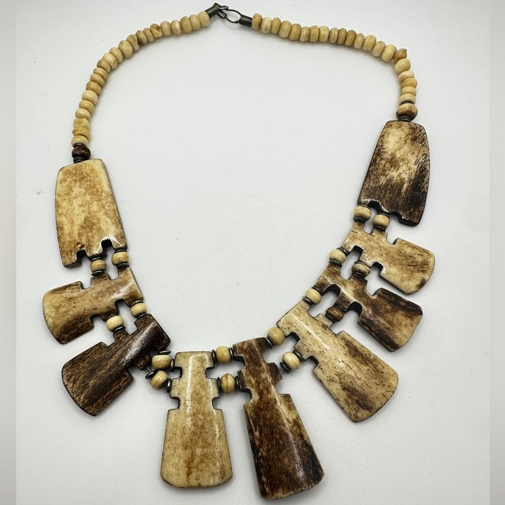 16" Vintage possible bone‎ statement bid style necklace w/ antique brass clasp!